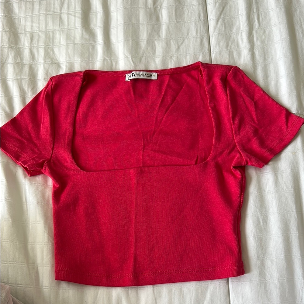 ZARA Trendy Fucsia Crop Top